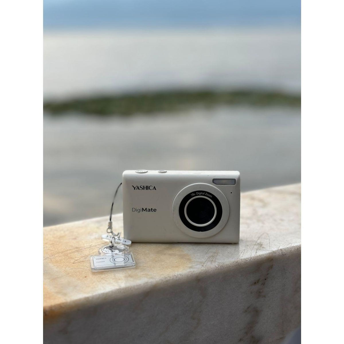 YASHICA Appareil photo Compact DigiMate 100 White