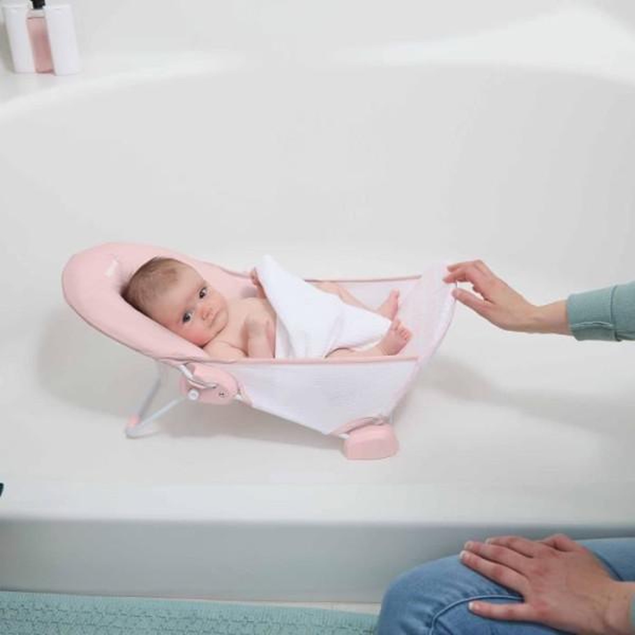 Voir la diapositive 5 : MARKET24 Transat - Anneau INGENUITY  de bain pour bébé fille pliable rose