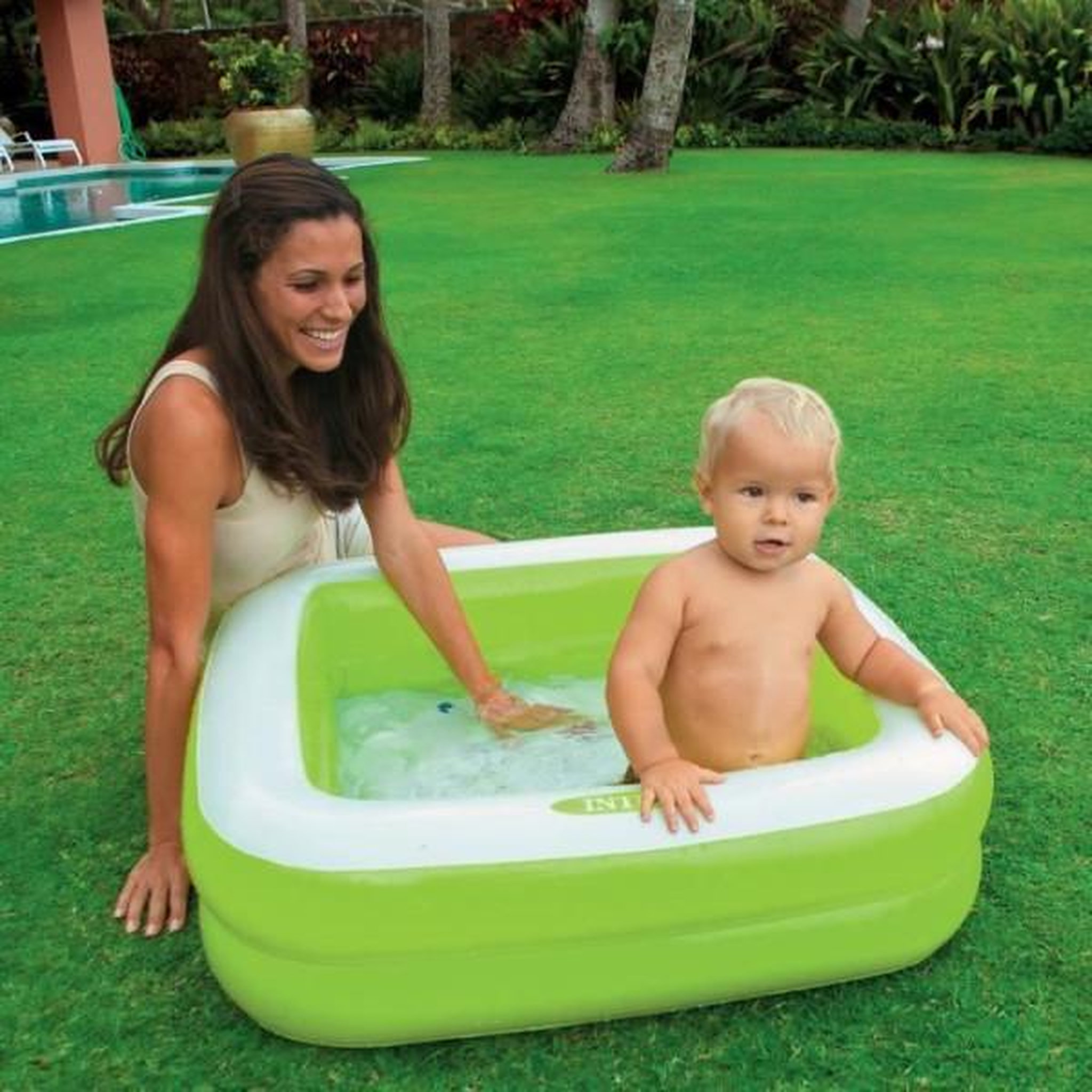 Voir la diapositive 2 : INTEX Intex piscine gonflable enfant / bébé pataugeoire carree 85 x 85 x 23 cm (couleur aléatoire)