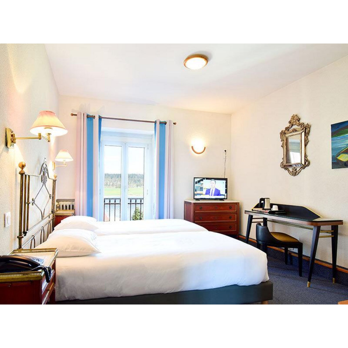 Smartbox 2 jours en famille en hôtel 3* avec vue sur le lac à la frontière suisse - Coffret Cadeau Séjour