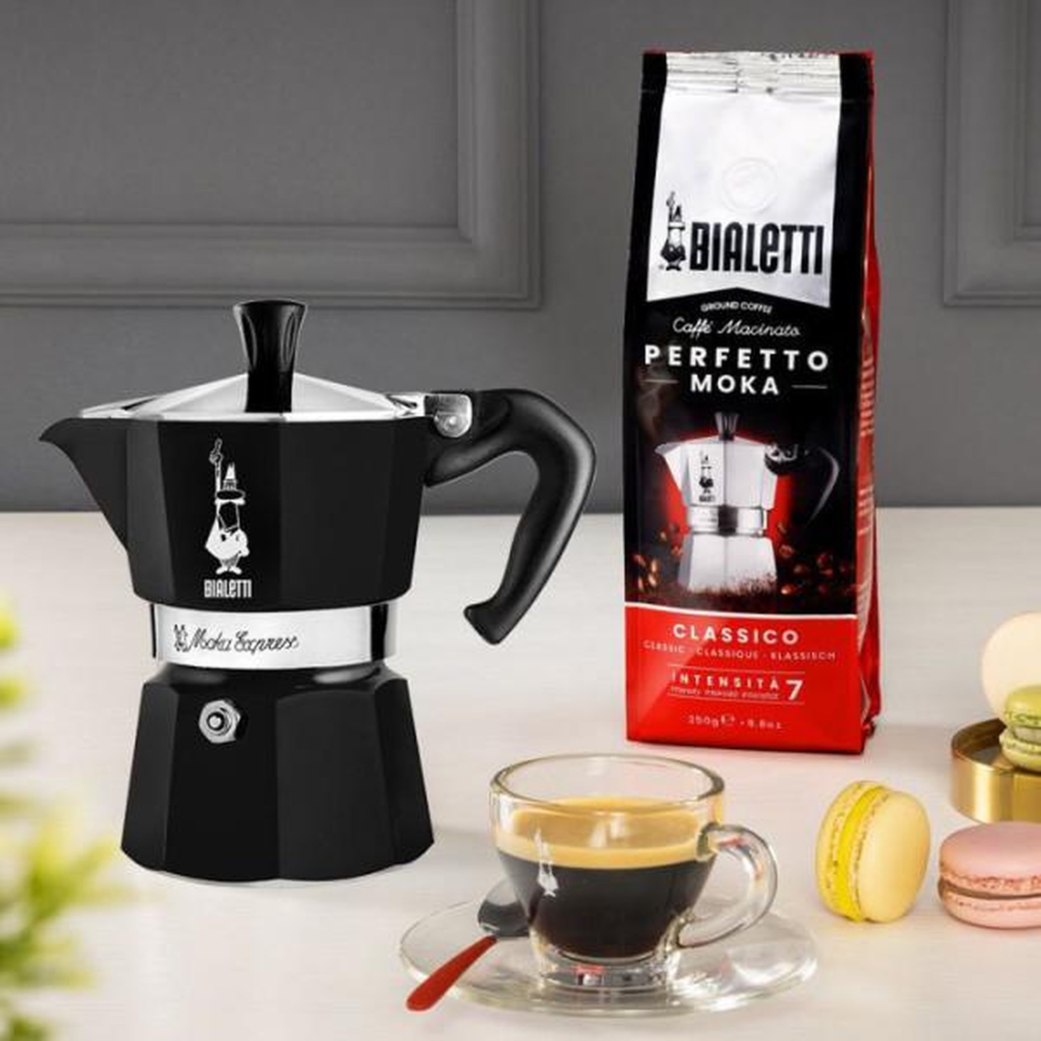 Voir la diapositive 3 : BIALETTI Cafetiere italienne - BIALETTI - Moka Express - Tous feux sauf induction - 6 tasses - 300 ml - Noir