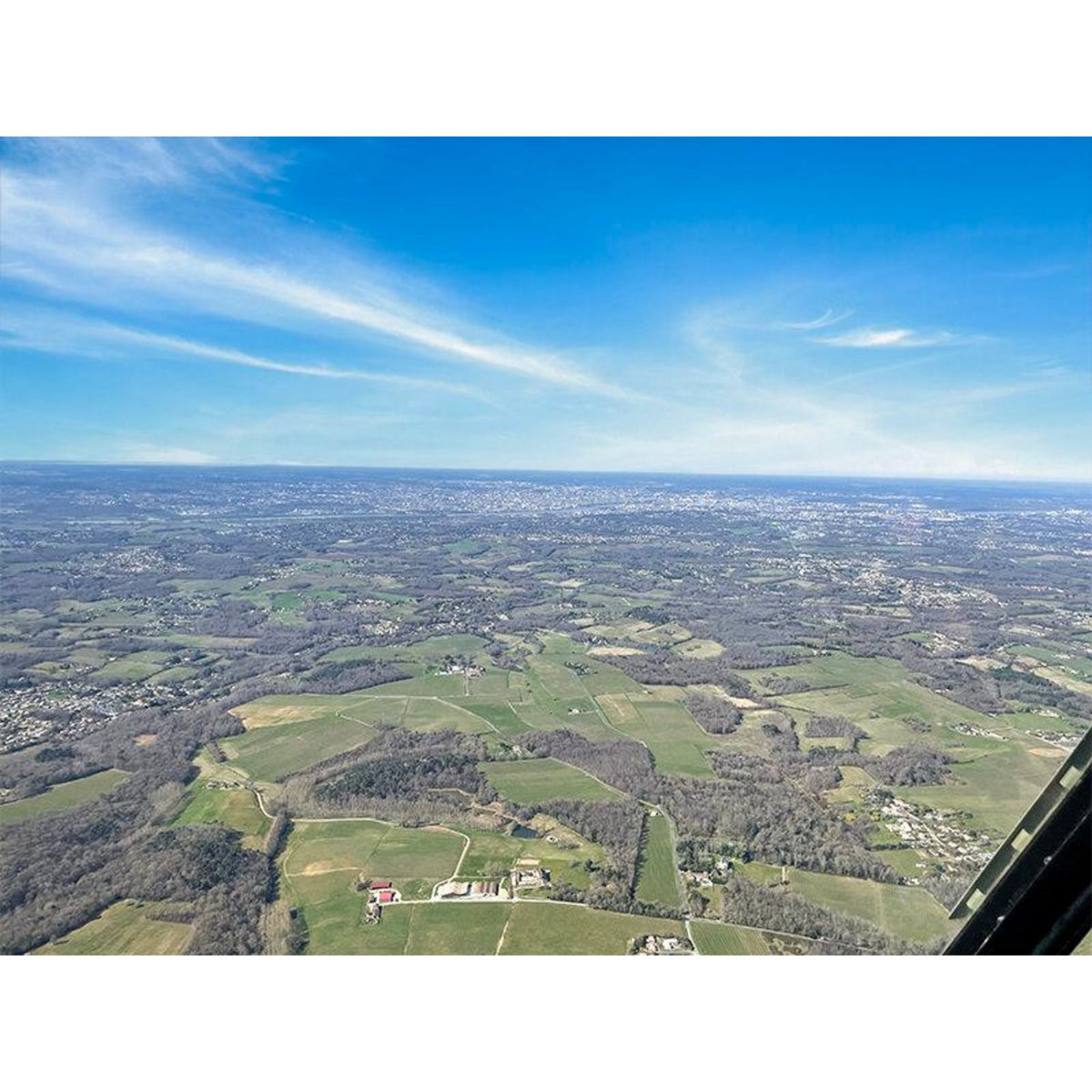 Smartbox Vol en hélicoptère de 20 min au-dessus de Saint-Émilion - Coffret Cadeau Sport & Aventure