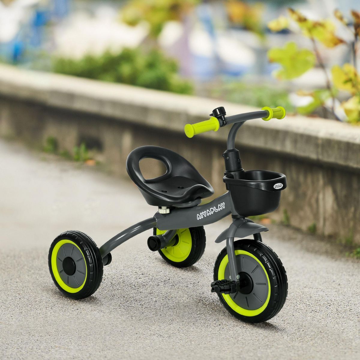 HOMCOM Tricycle enfant multi-équipé garde-boue sonnette panier pédales antidérapantes siège réglable avec dossier métal noir