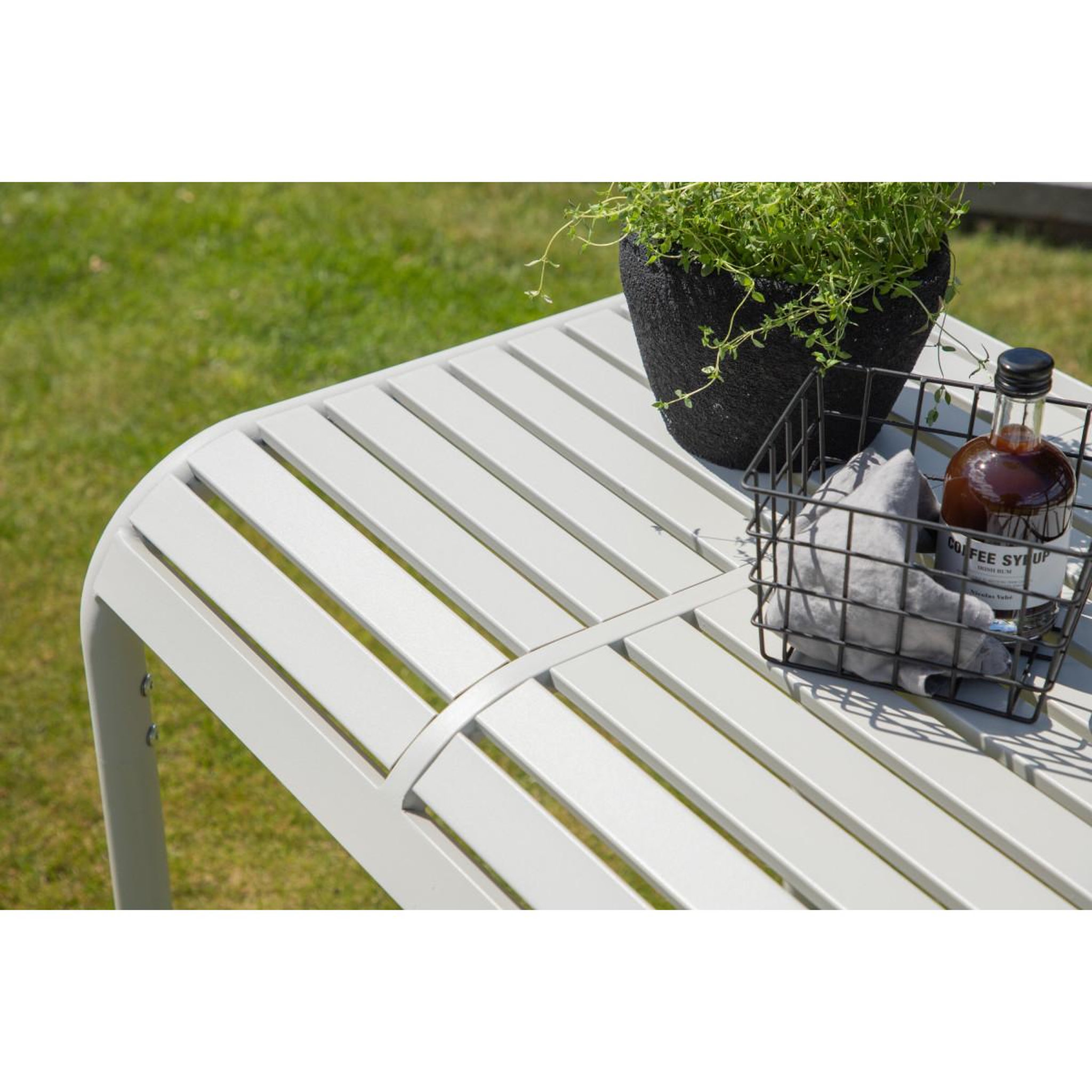 Voir la diapositive 6 : Paris Prix Table de jardin design  borneo  75cm beige