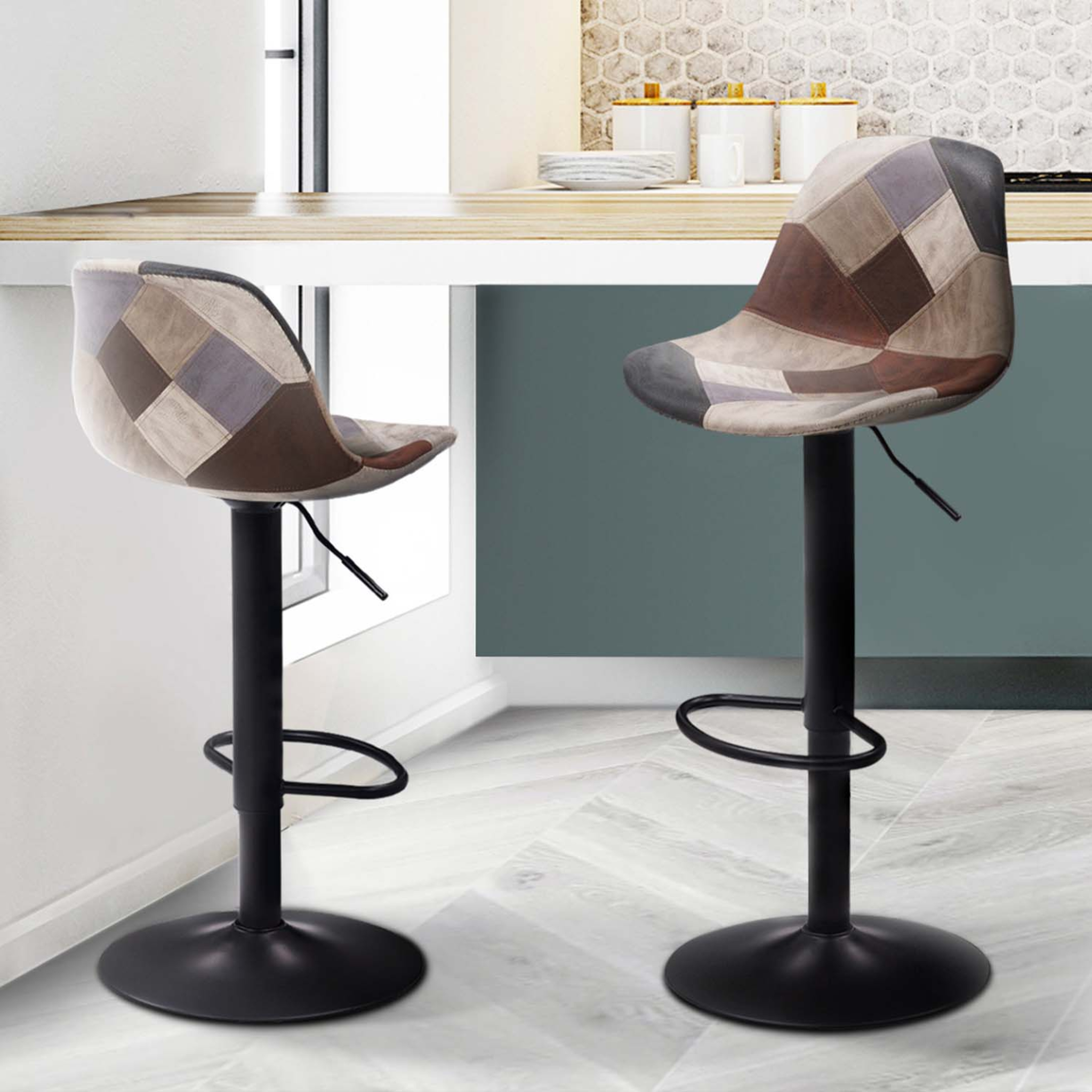 Voir la diapositive 2 : ID MARKET Lot de 2 tabourets de bar karl design patchworks marron, gris et beiges pied noir