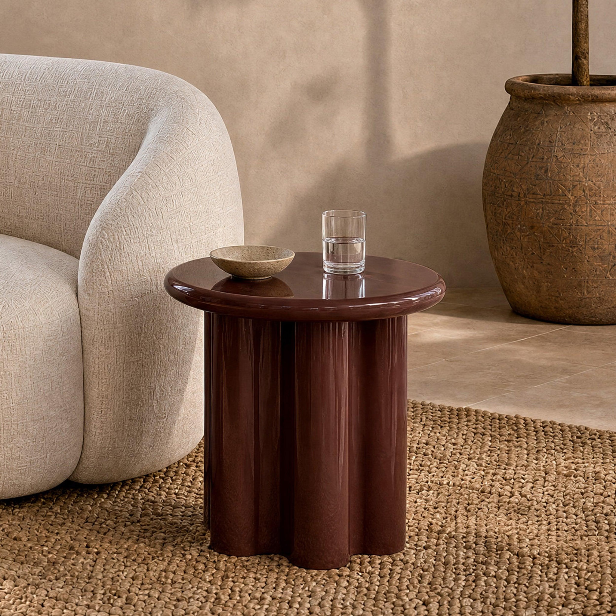 Voir la diapositive 2 : MAISON PAVANE Table d'appoint laquée rouge lie de vin, d50 cm-olya