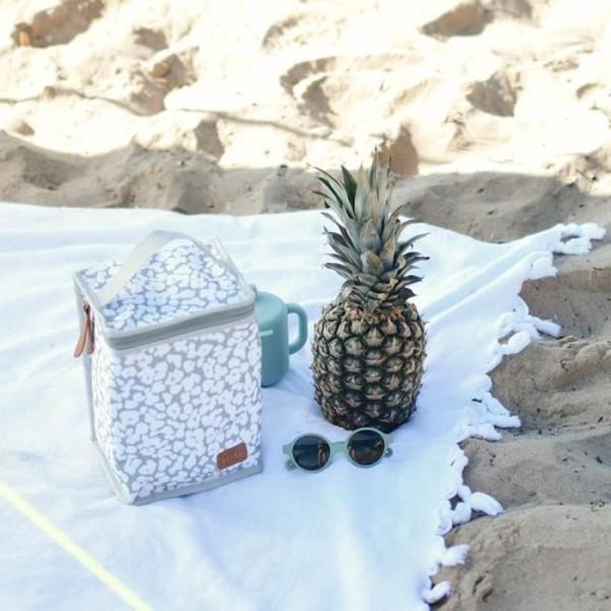 Voir la diapositive 3 : MARKET24 Beaba, pochette repas isotherme cherry blossom