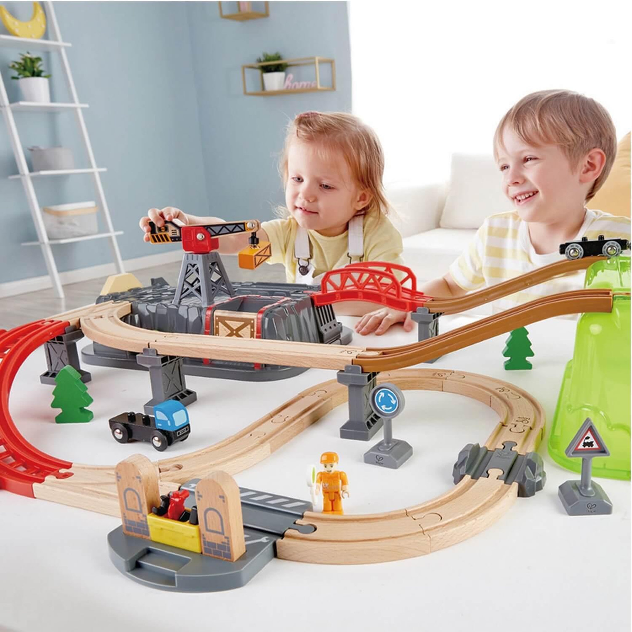 Voir la diapositive 3 : Hape Railway bucket builder set
