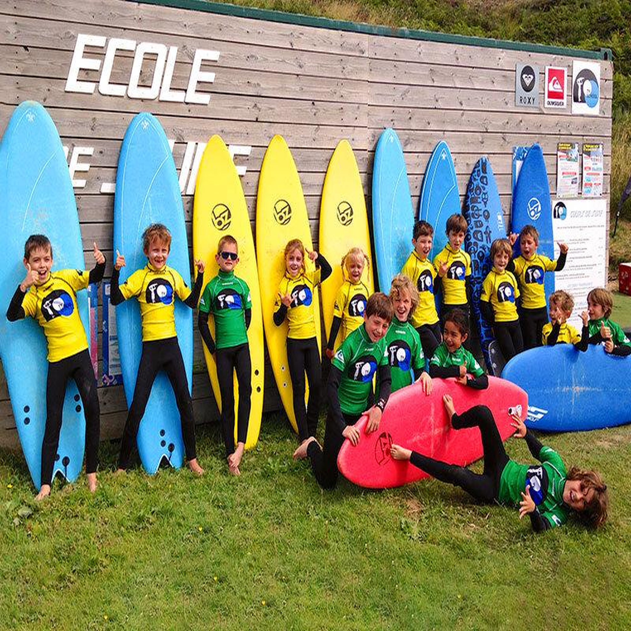 Voir la diapositive 3 : Smartbox 3 sessions de surf d'1h30 à belle-île-en-mer - coffret cadeau sport & aventure