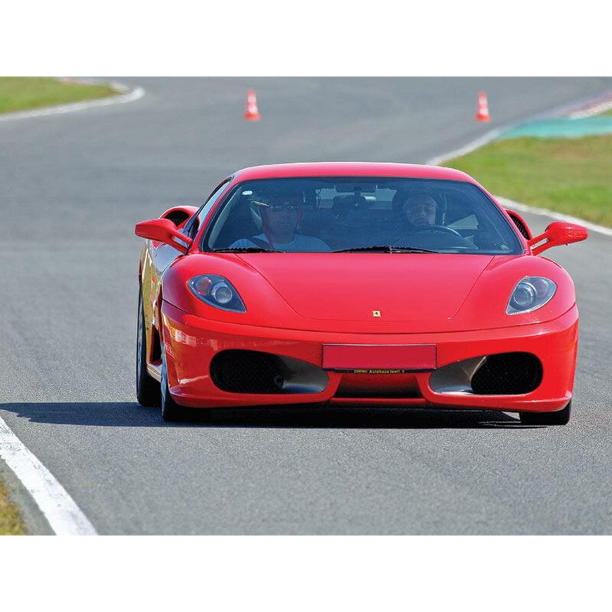 Smartbox Session de pilotage de 2 voitures de sport lors de 3 tours sur circuit - Coffret Cadeau Sport & Aventure