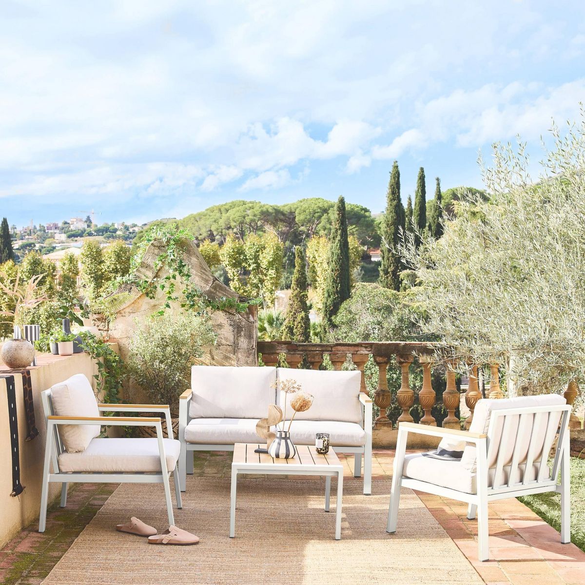 SWEEEK Salon de jardin Casoria, aluminium et polywood 4 places, 1 canapé, 2 fauteuils, 1 table basse