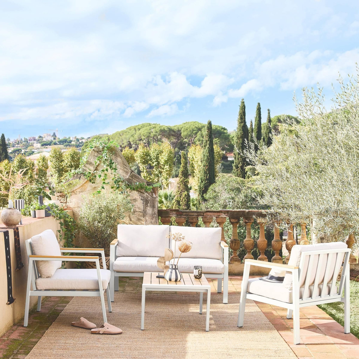 SWEEEK Salon de jardin Casoria, aluminium et polywood 4 places, 1 canapé, 2 fauteuils, 1 table basse