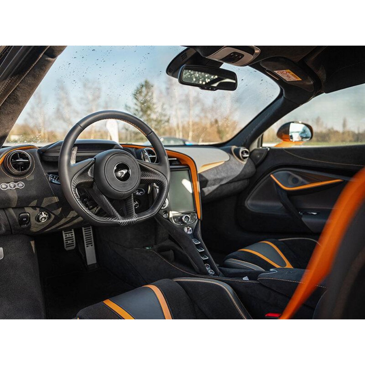 Smartbox Stage de pilotage : 2 tours de circuit au volant d'une McLaren 720S - Coffret Cadeau Sport & Aventure