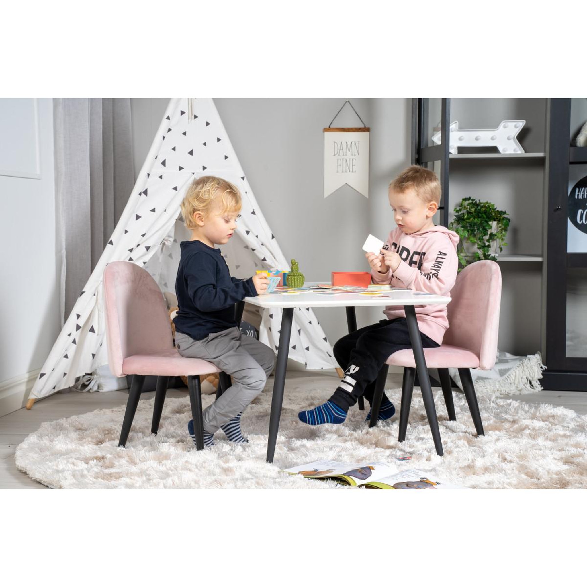 Voir la diapositive 6 : Paris Prix Table enfant & 2 chaises  polar  80cm blanc & rose