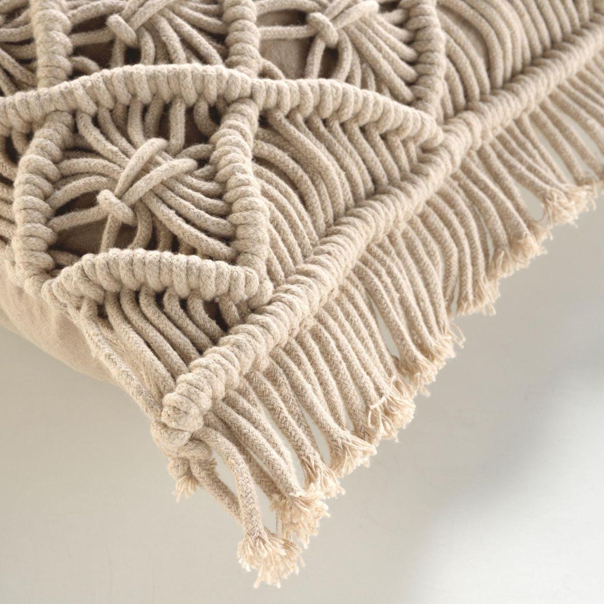 Voir la diapositive 3 : Douceur d'Intérieur Coussin déco macramé  indy  40x40cm naturel