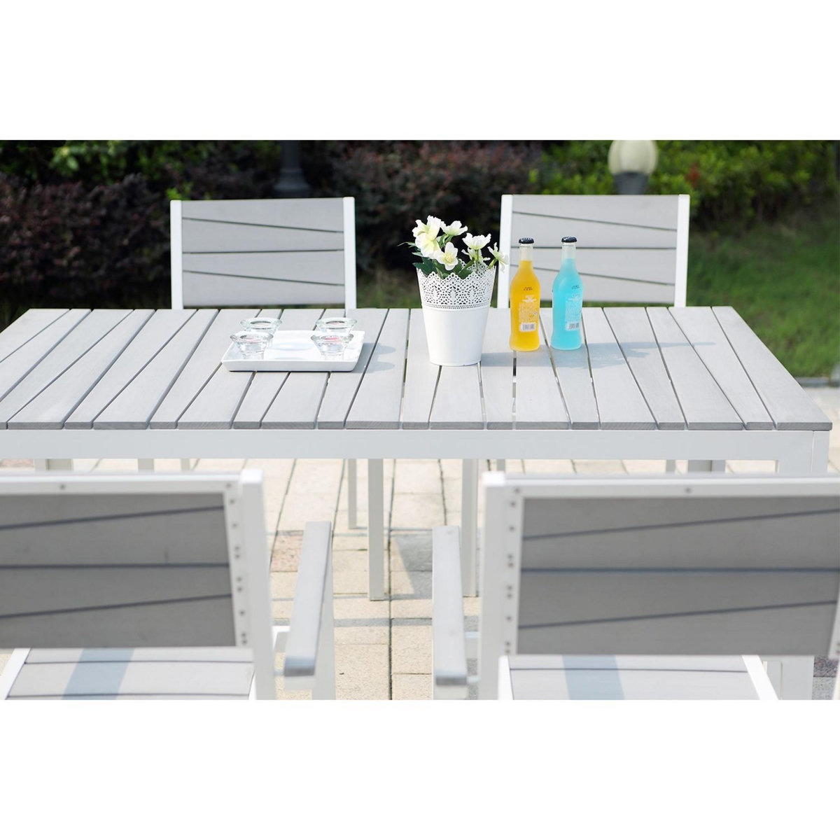 CONCEPT USINE Table de jardin et 6 fauteuils en aluminium gris et blanc SIDERNO
