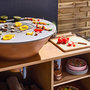 Voir la diapositive 3 : SWEEEK Braséro de cuisson Ø80cm desserte avec espaces de rangement + housse de protection L 138 x P 82 x H 114 cm