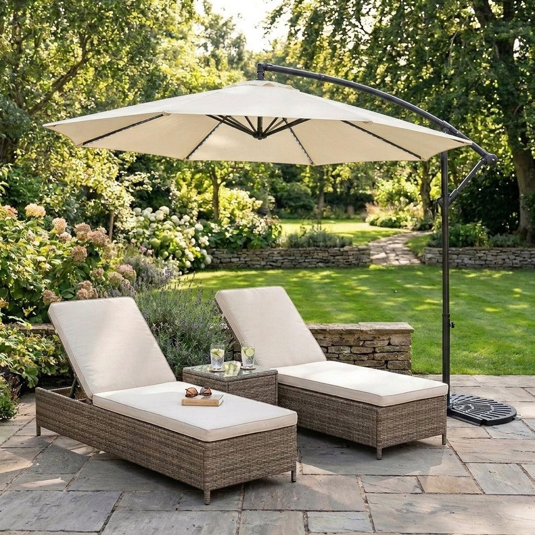 Voir la diapositive 4 : Monster Parasol Banane à Mât Déporté à LED 3 m & 2 Pieds en Éventail