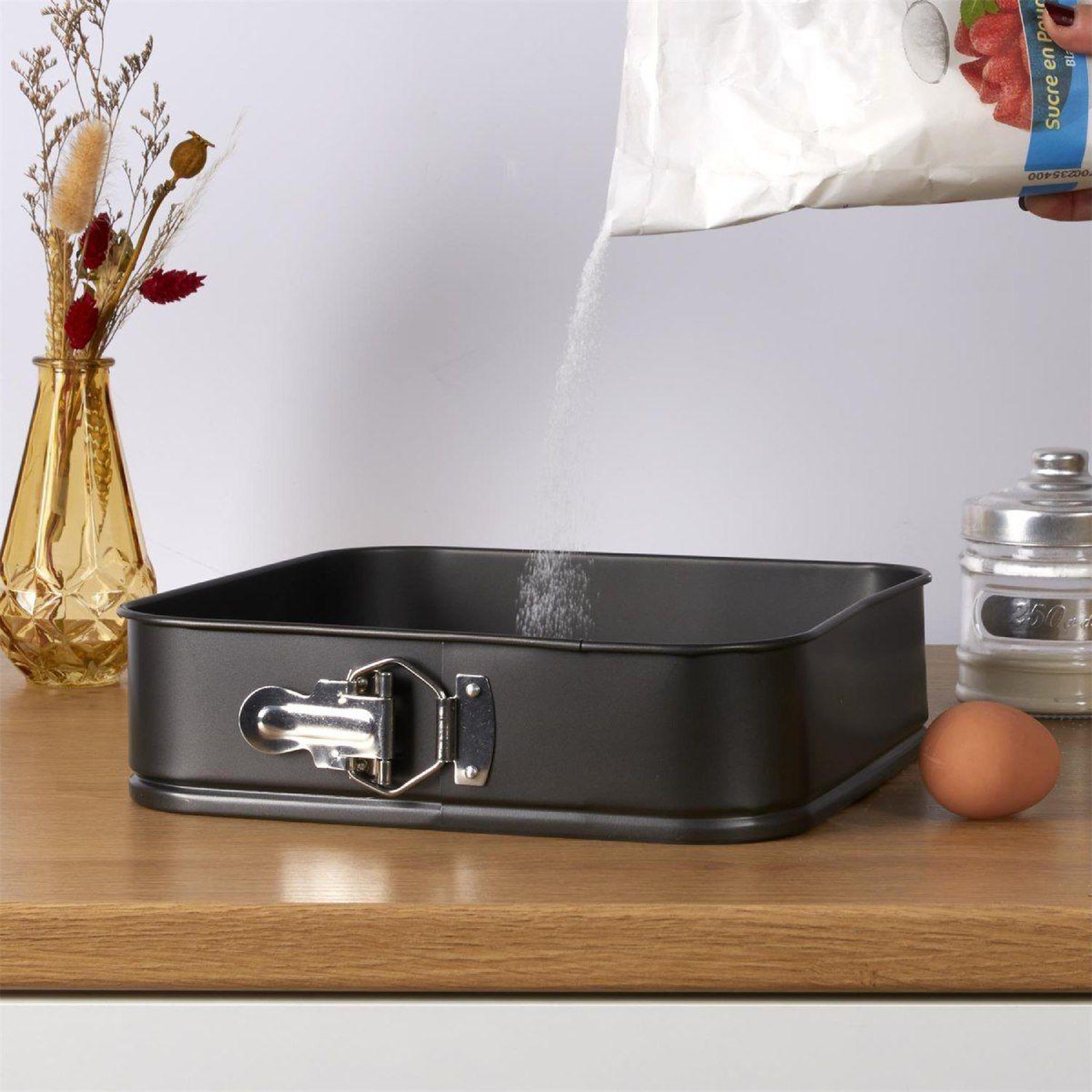 Voir la diapositive 4 : Lily Cook Moule à Pâtisserie Carré  Charnière  26cm Gris