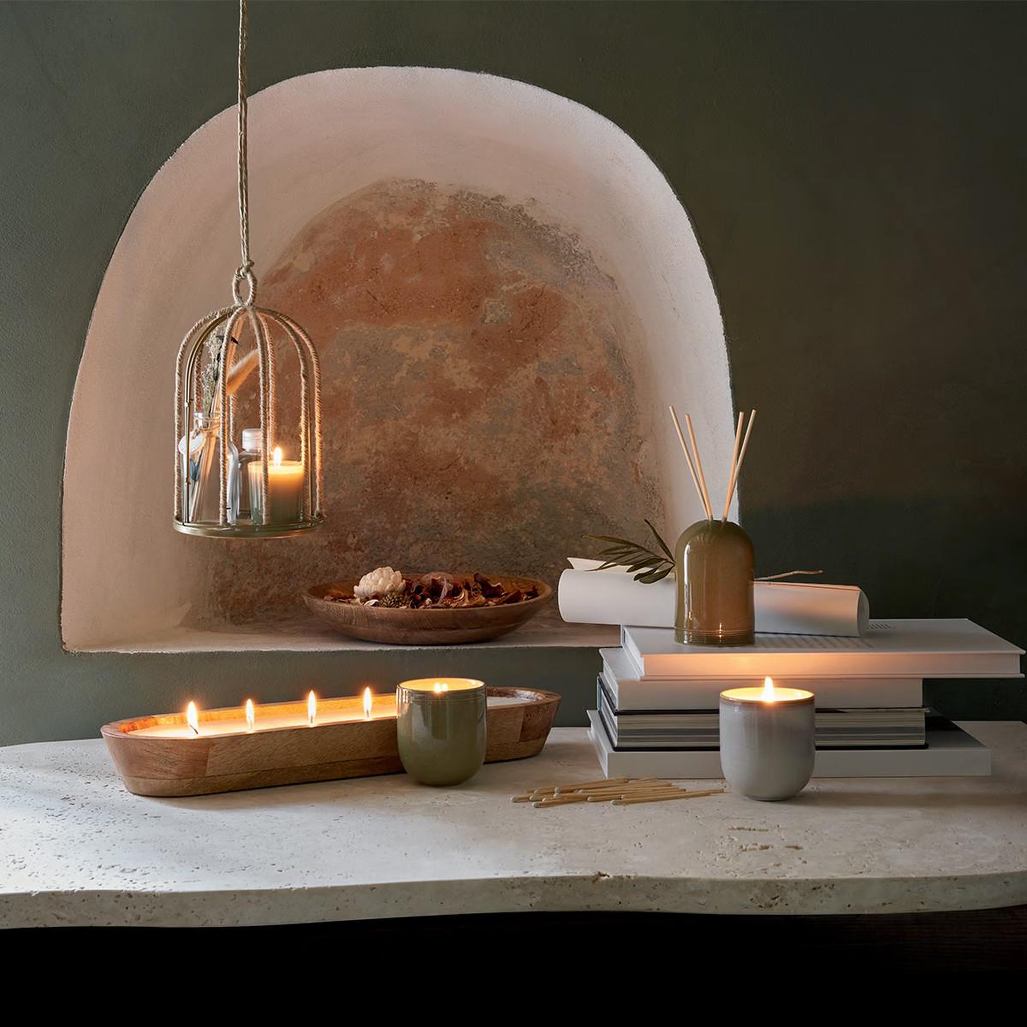 Voir la diapositive 2 : ATMOSPHERA Bougie parfumée en bois  paola  900g douceur de lin