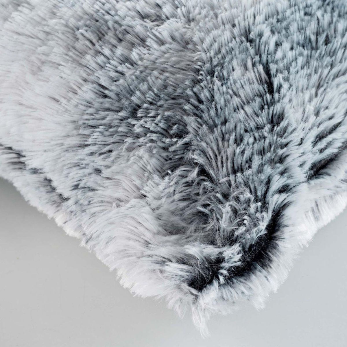 Paris Prix Coussin Imitation Fourrure  Antartic  45x45cm Gris