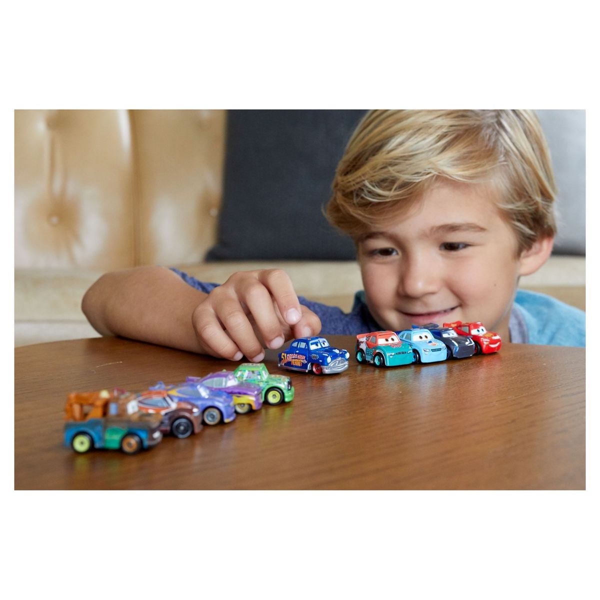MATTEL Coffret de 10 mini-véhicules Disney Pixar Cars