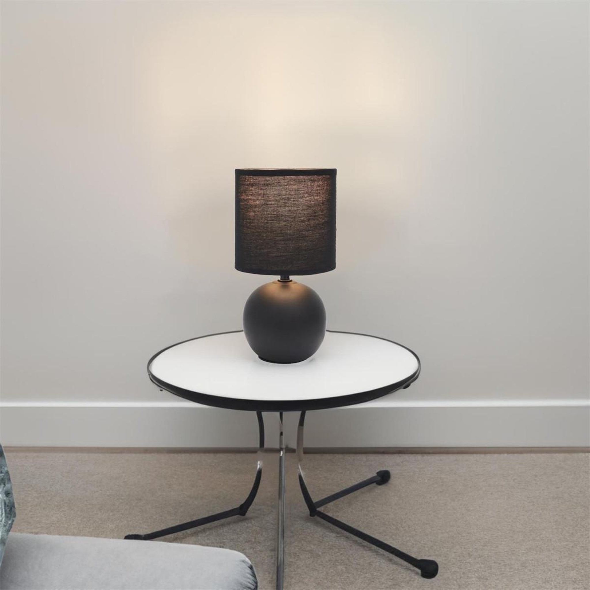 Voir la diapositive 3 : The Home Deco Factory Lampe à poser en céramique  loraine  25cm noir