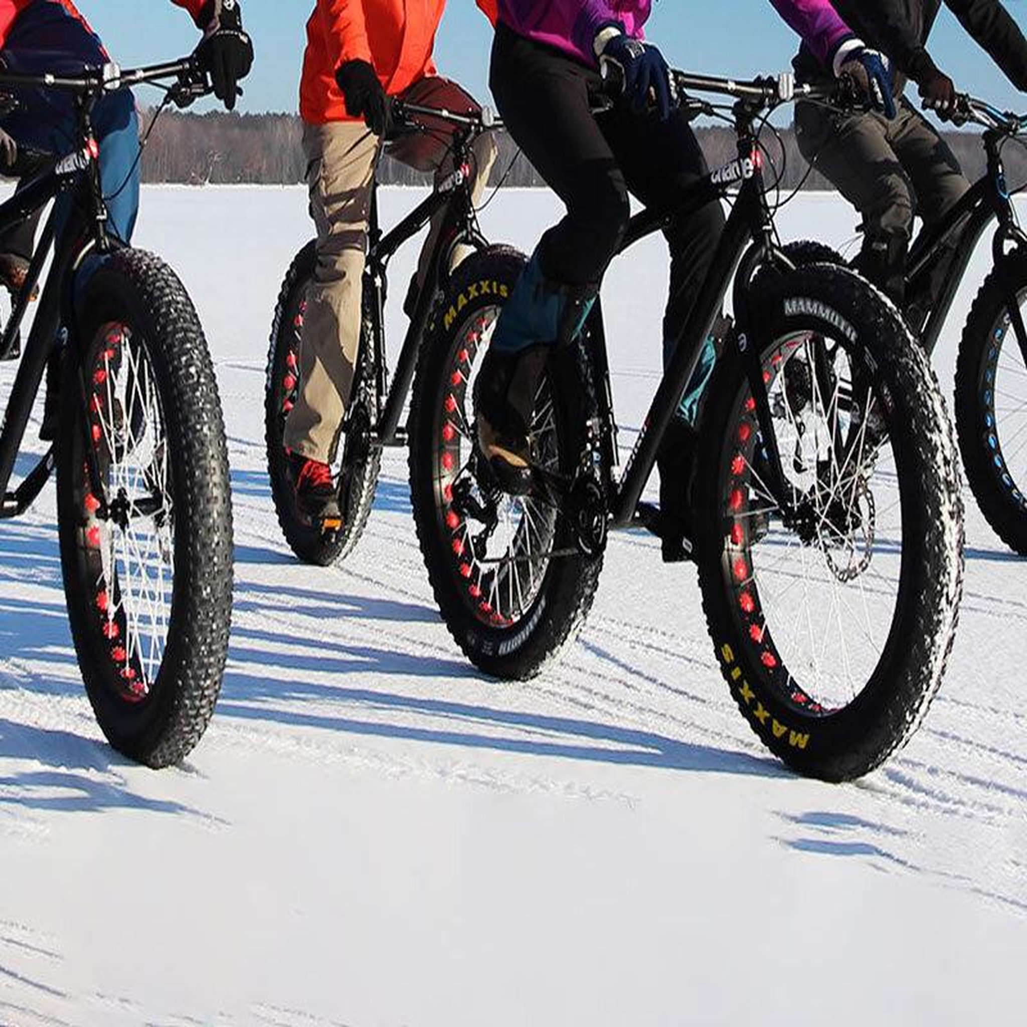 Voir la diapositive 4 : Smartbox Journée sensations pour deux à tours : canoë et fatbike - coffret cadeau sport & aventure