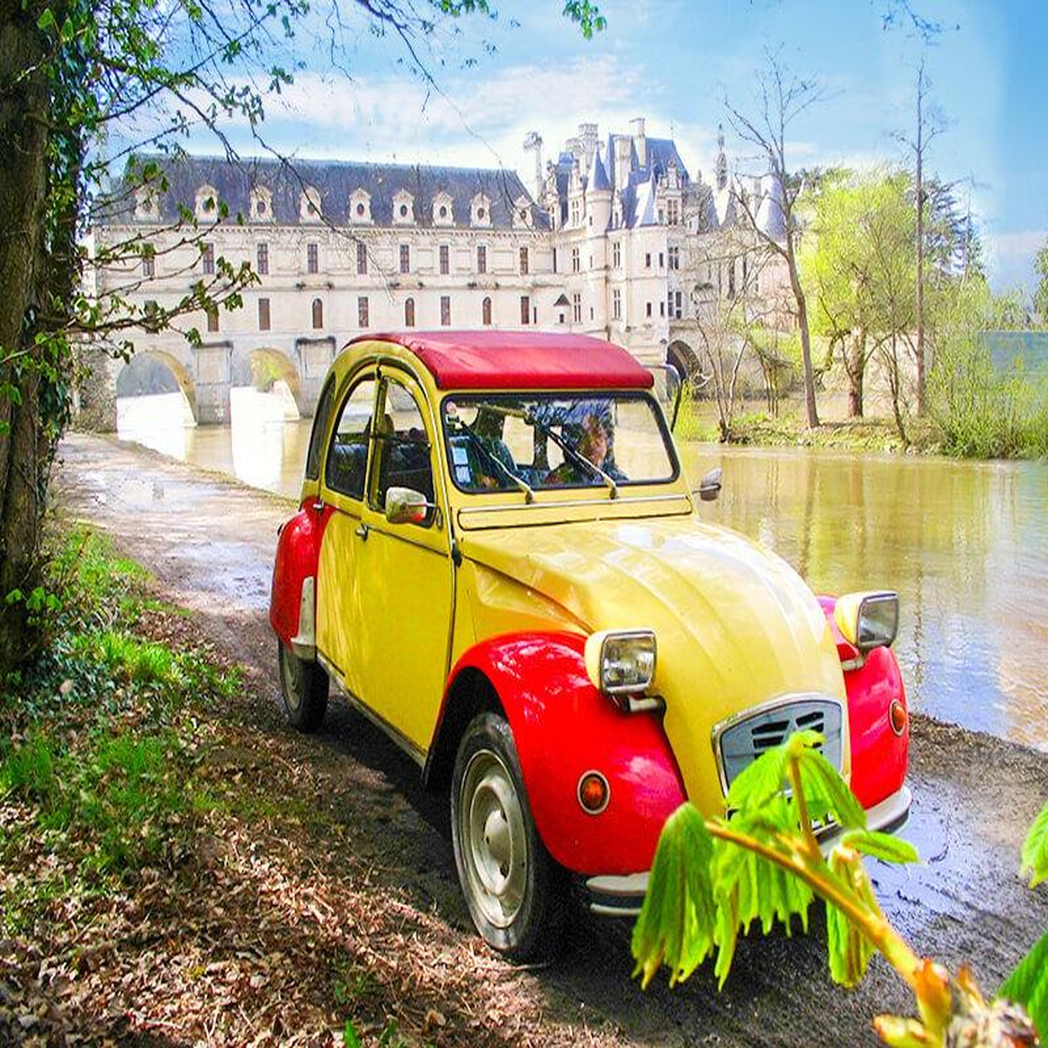 Voir la diapositive 2 : Smartbox Pilotage de voitures mythiques en solo ou en duo - Coffret Cadeau Sport & Aventure