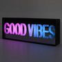 Voir la diapositive 5 : Paris Prix Lampe LED Effet Néon  Good Vibes  22cm Multicolore