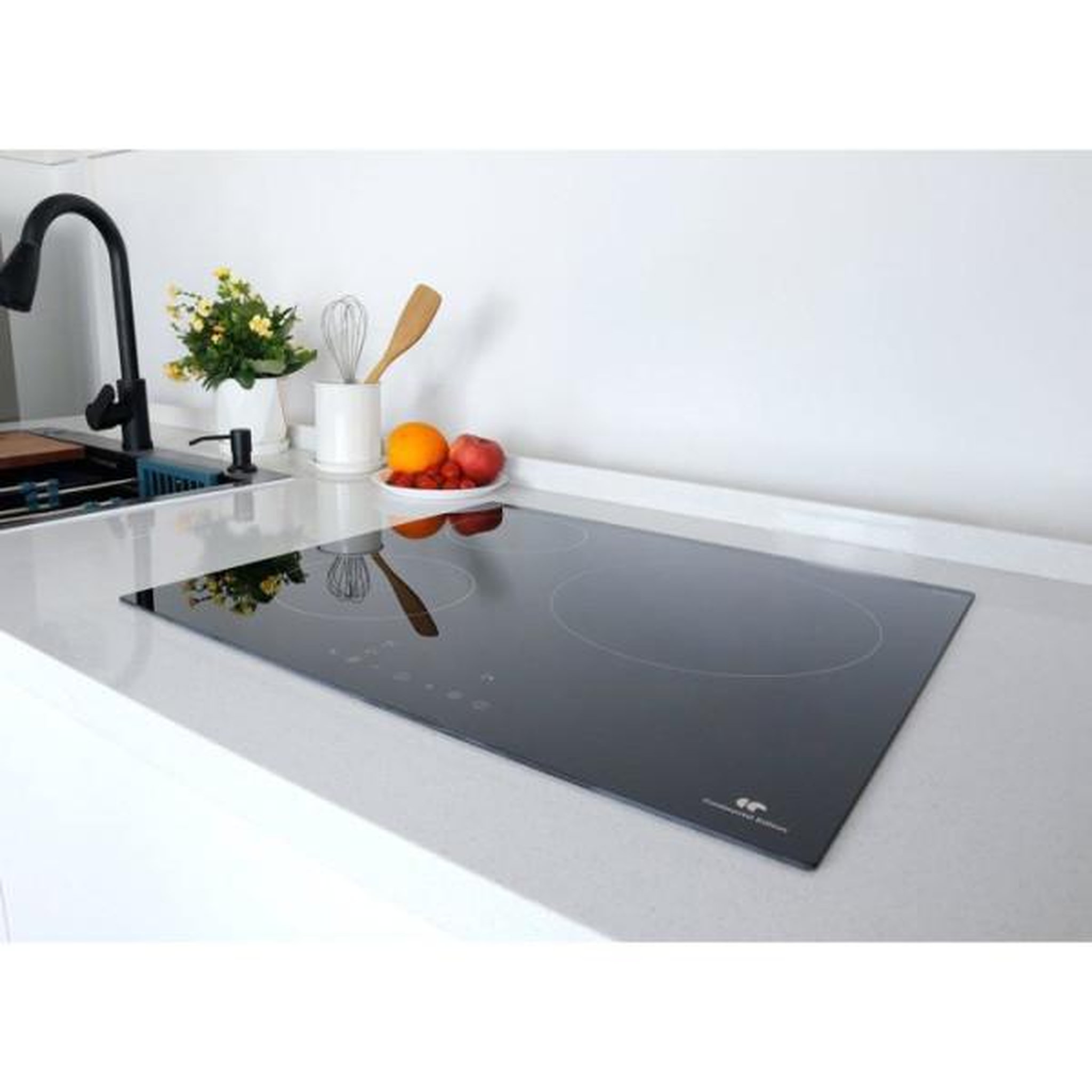 Voir la diapositive 2 : CONTINENTAL EDISON Table induction CONTINENTAL EDISON - CETI3B282 - 3 zones, 6680W - 3 boosters - 3 minuteurs - noir