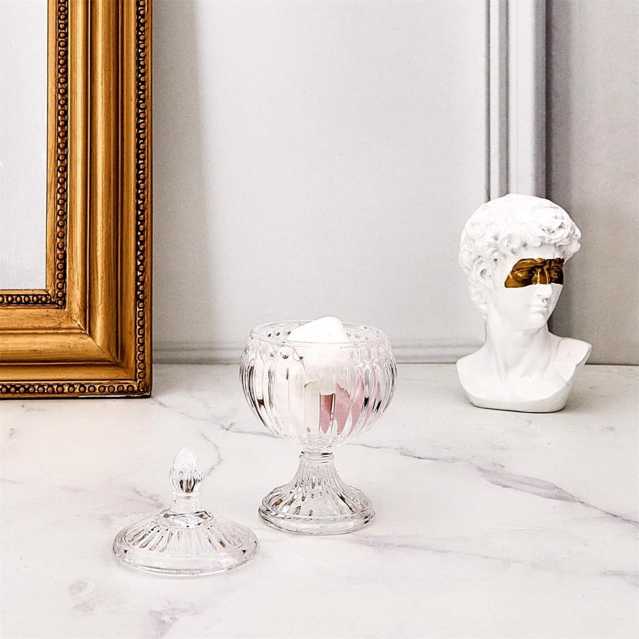 Voir la diapositive 5 : The Home Deco Factory Bonbonnière sur pied  royal  15cm transparent