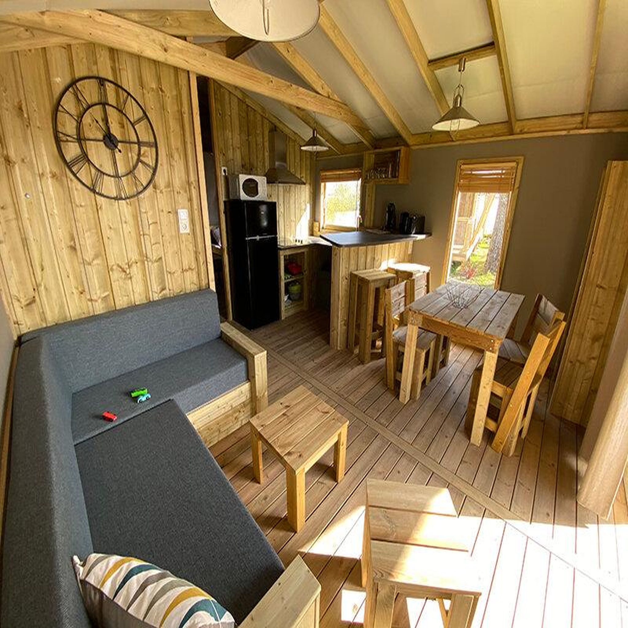 Voir la diapositive 3 : Smartbox Escapade familiale de 3 jours en cabane lodge en Vendée - Coffret Cadeau Séjour