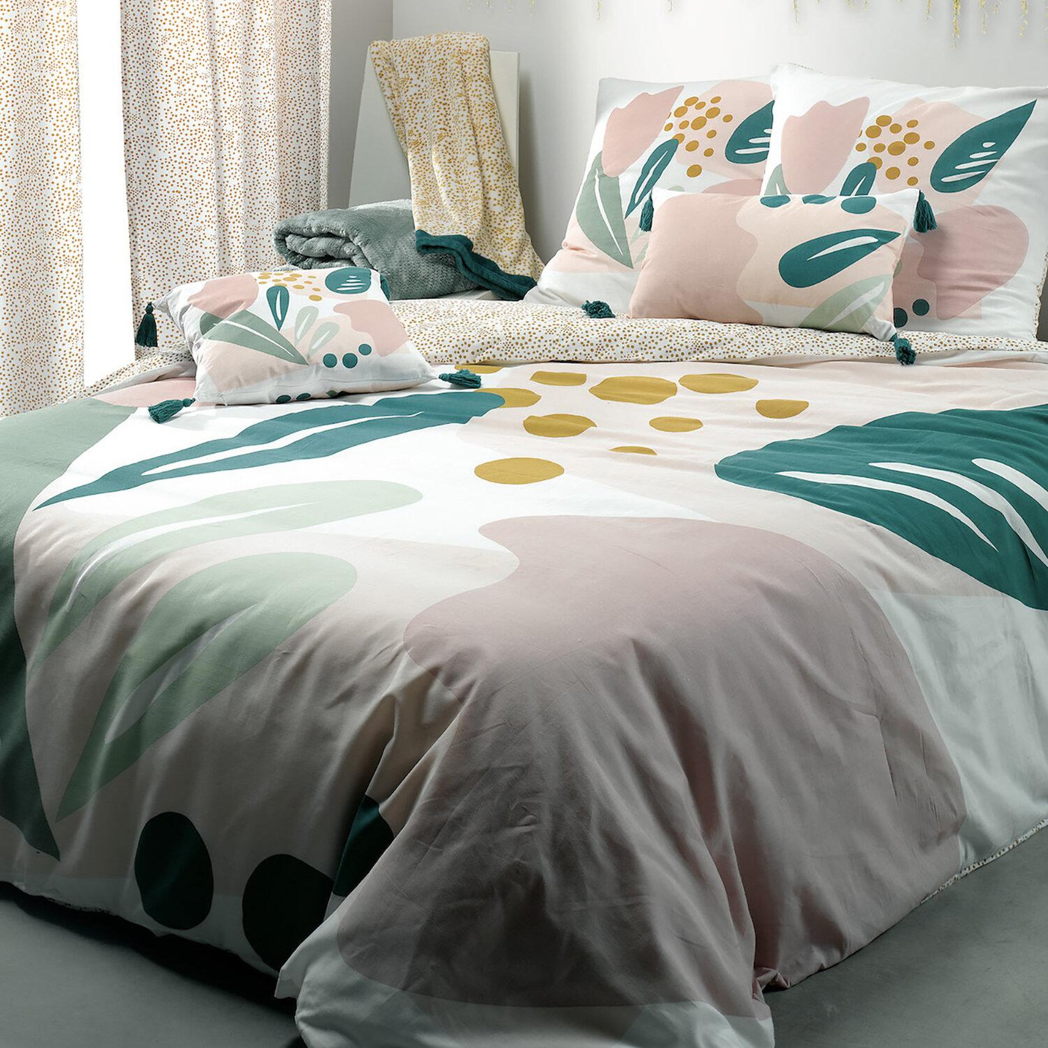 Voir la diapositive 2 : Les Ateliers du Linge Coussin alma imprime reversible dehoussable avec pompons