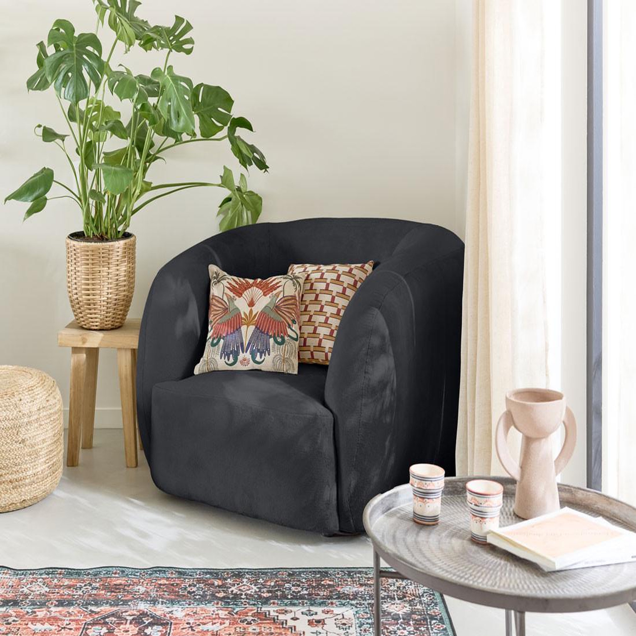 Voir la diapositive 1 : LISA DESIGN Ernee - fauteuil cocon - en velours