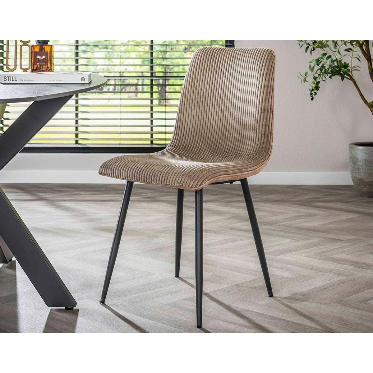 LISA DESIGN Iris - lot de 4 chaises - en velours côtelé et velours