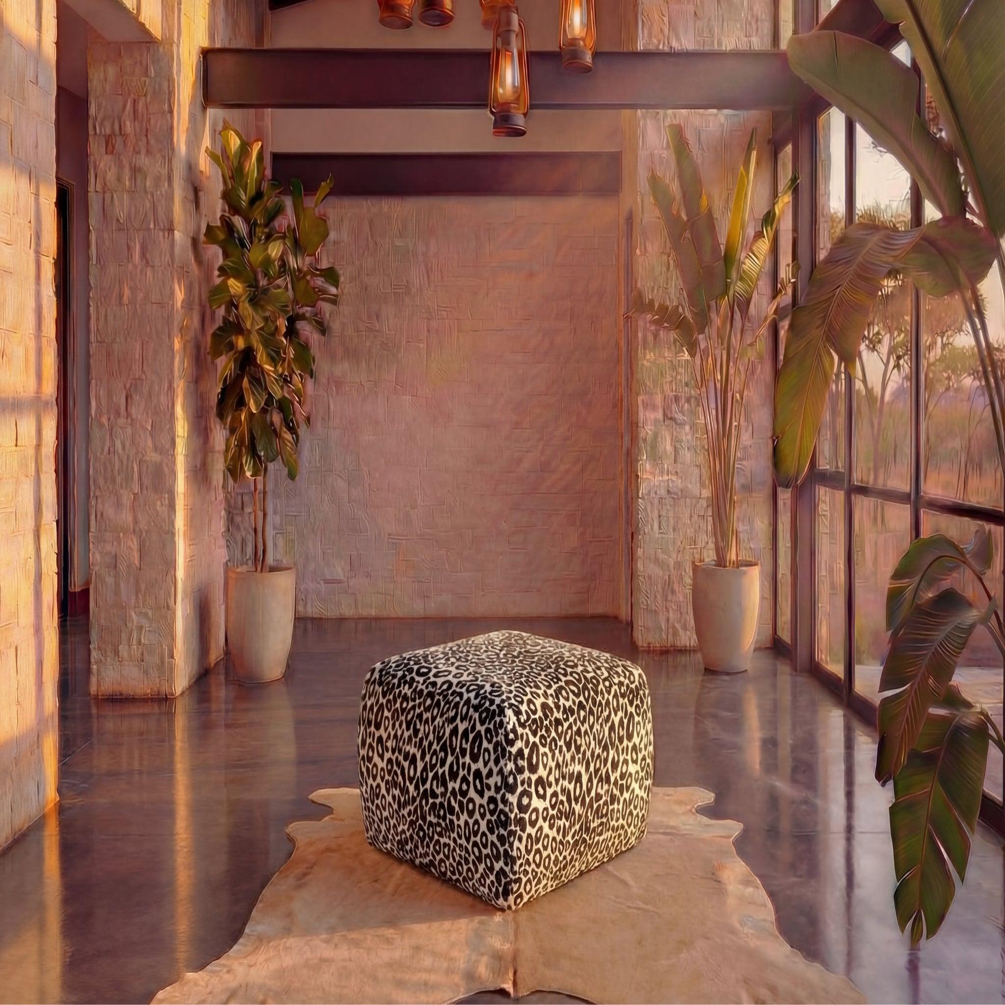 Voir la diapositive 2 : CASANOVA PARIS Elio - pouf en tissu imprimé animalier beige 74x74x41