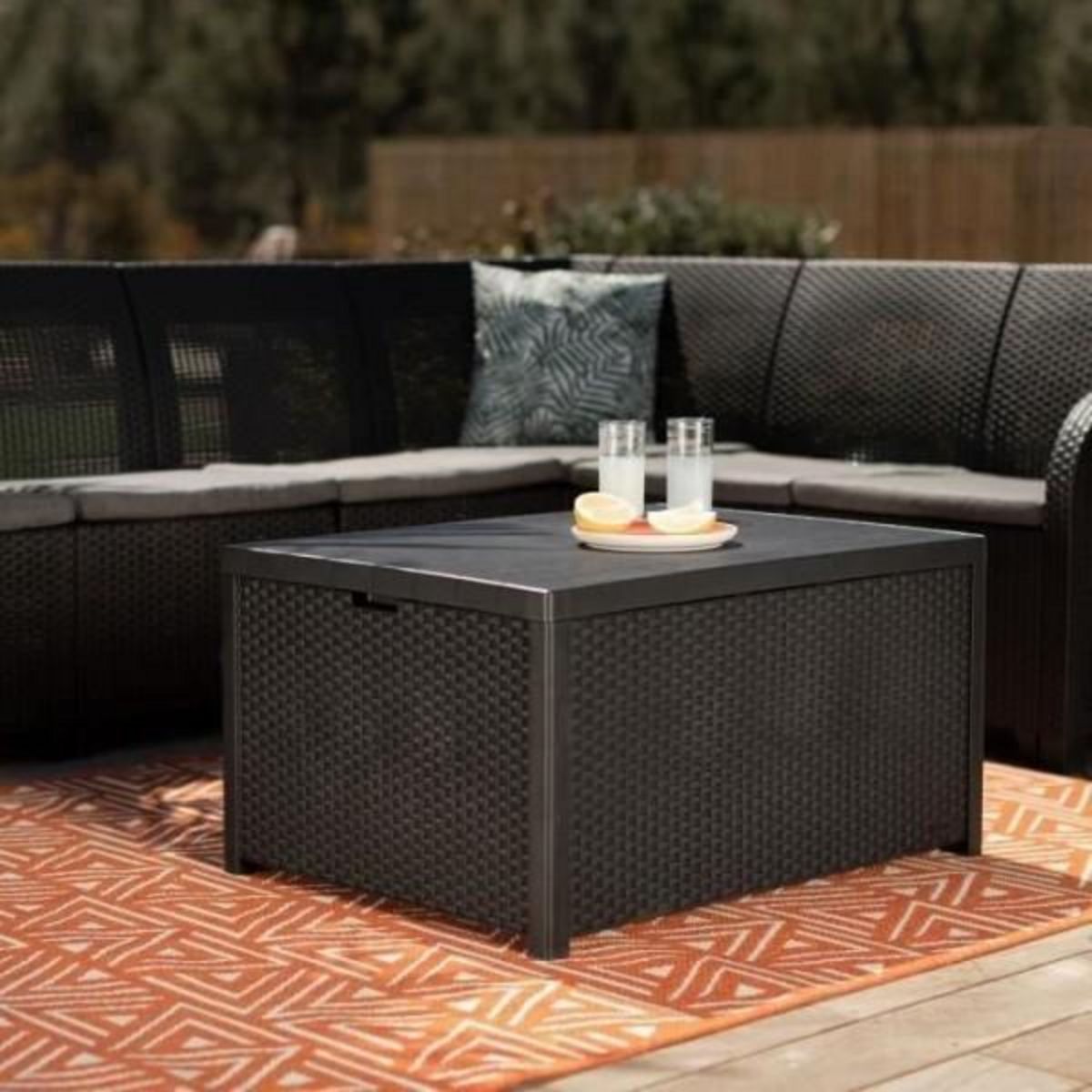 ALLIBERT by KETER Salon de jardin en imitation résine tressée ALLIBERT avec table basse range-coussins - 6 personnes - SanRemo - Gris graphite