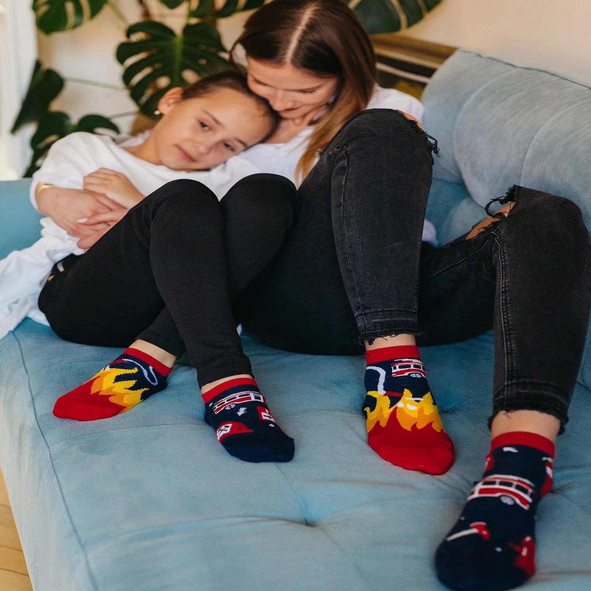 Voir la diapositive 3 : DEDOLES Socquettes pompier enfant