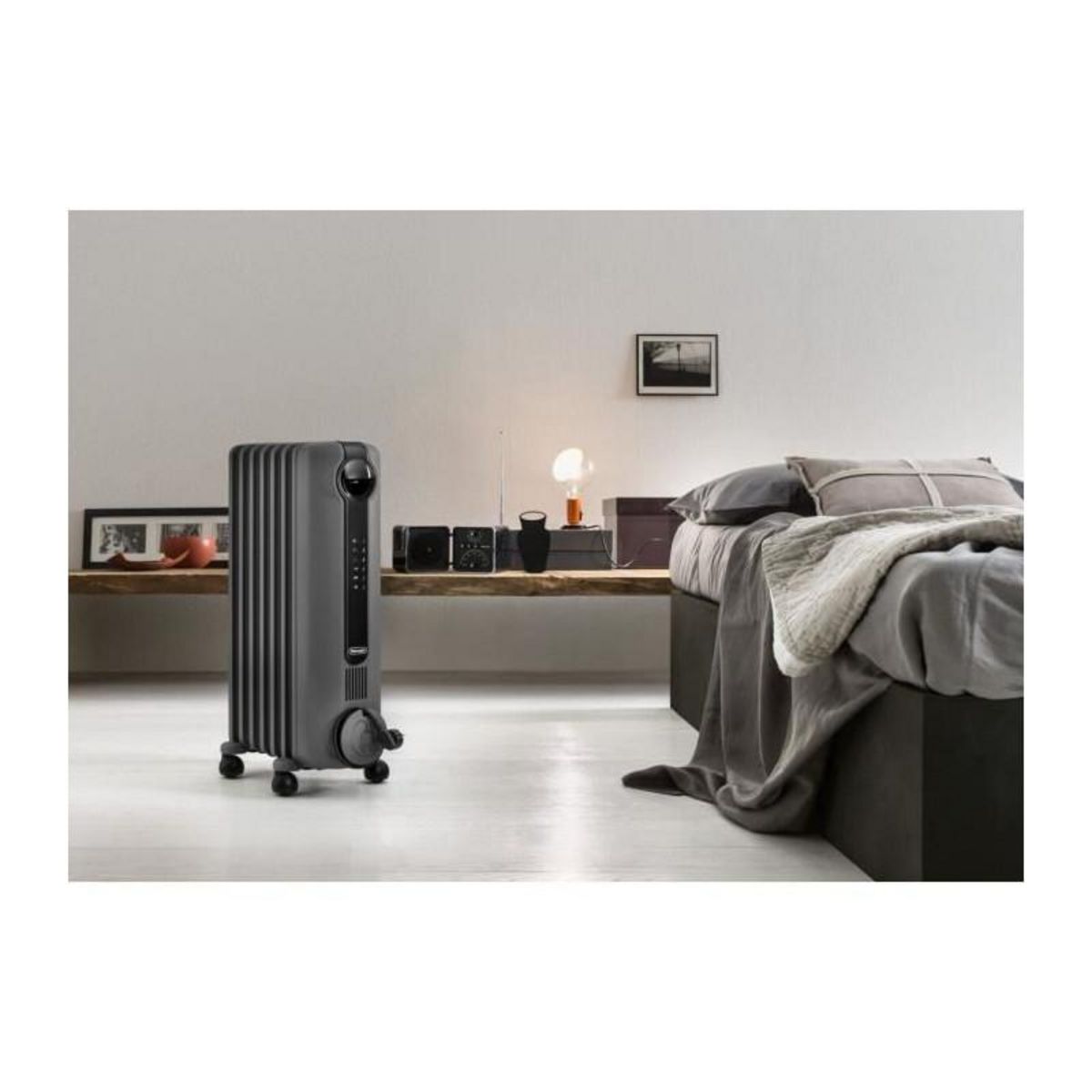 DELONGHI Radiateur bain d'huille RADIA DELONGHI - 1500W - 3 allures de chauffe -Technologie Real Energy - Ecran digital -Batterie perform