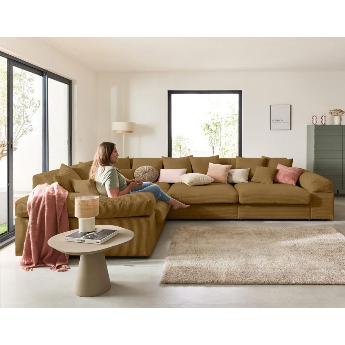 LISA DESIGN Aspen - canapé d'angle réversible 5 places - assise profonde - en velours côtelé