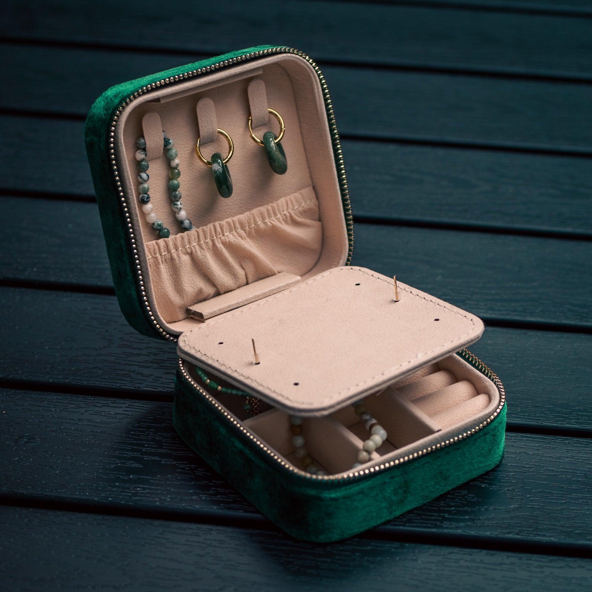 Voir la diapositive 4 : SLOYA Boîte à bijoux velours vert émeraude