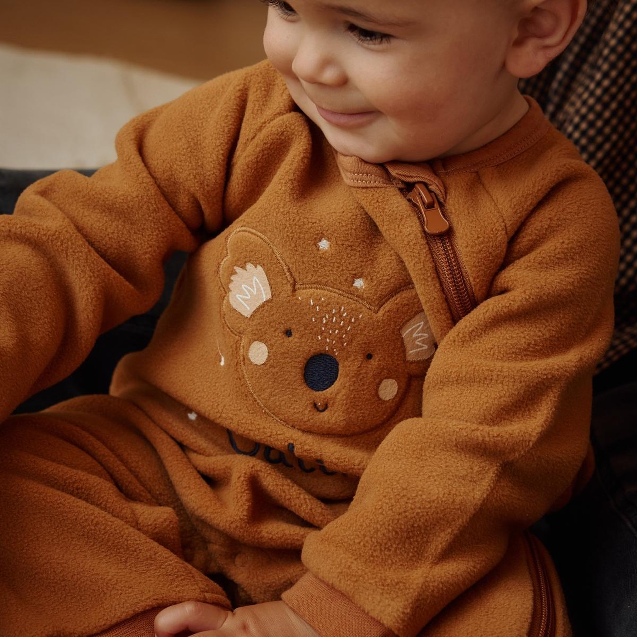 Voir la diapositive 5 : PETIT BEGUIN Surpyjama bébé en polaire constellation