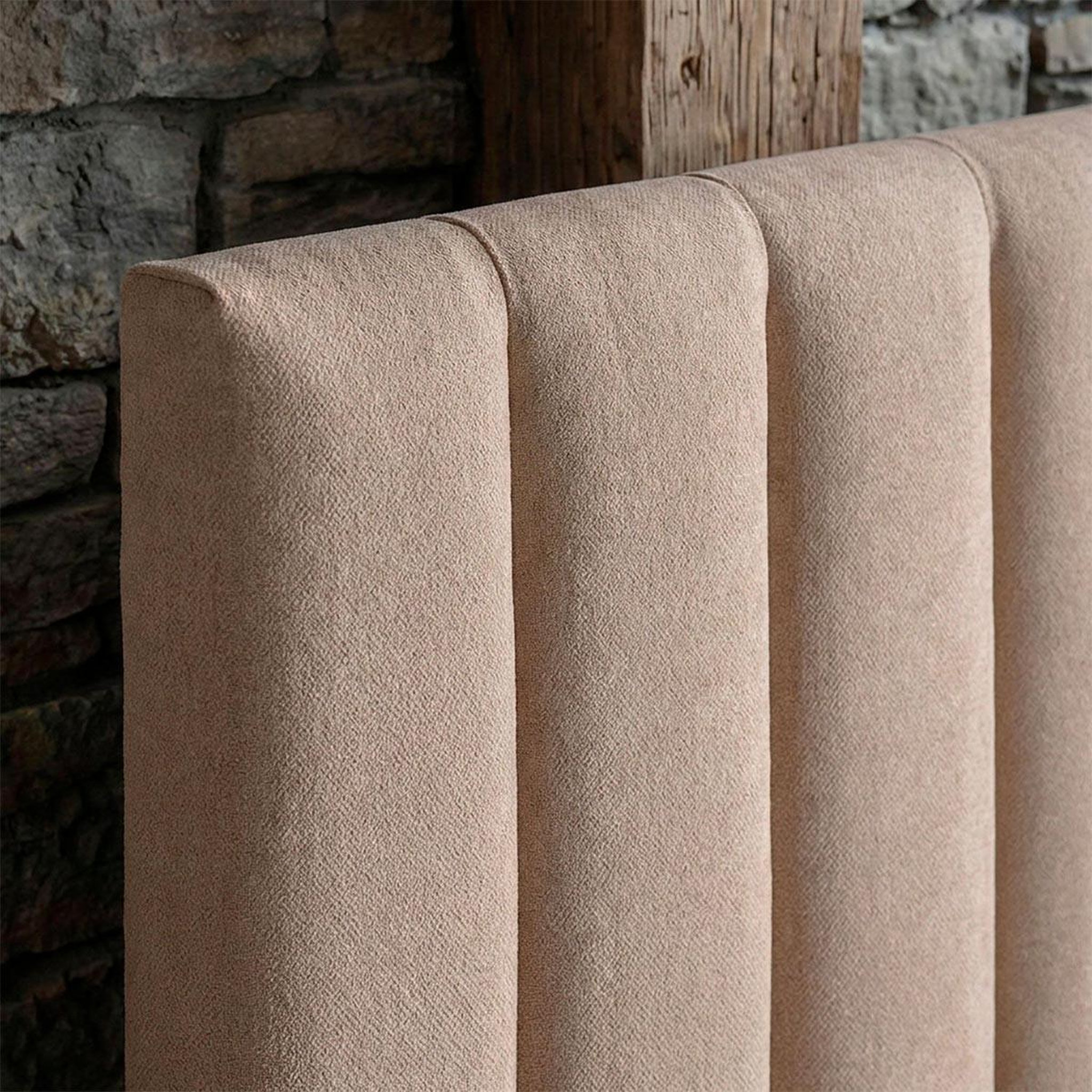Voir la diapositive 6 : Paris Prix Lit coffre design en tissu  songa  180x200cm beige