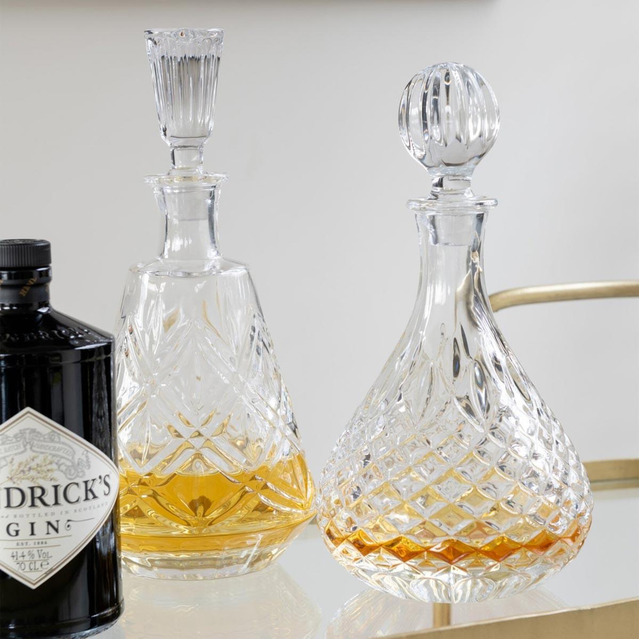 Voir la diapositive 2 : J-LINE Carafe & bouchon design  anna  30cm transparent