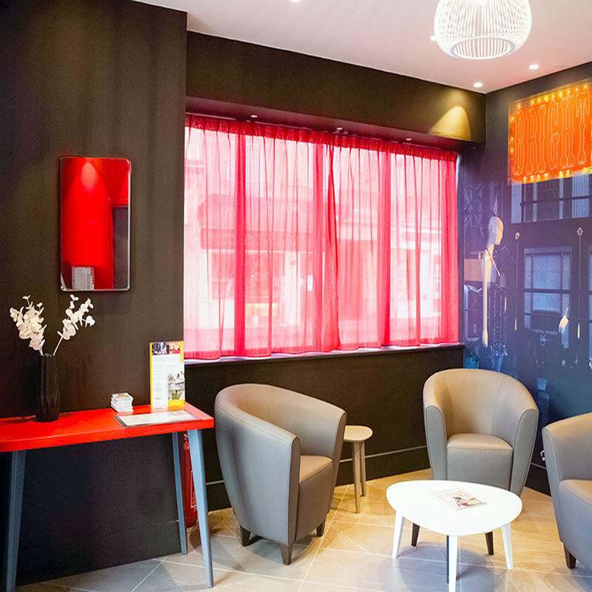 Voir la diapositive 3 : Smartbox 4 jours en hôtel 3* dans le sud de paris - coffret cadeau séjour