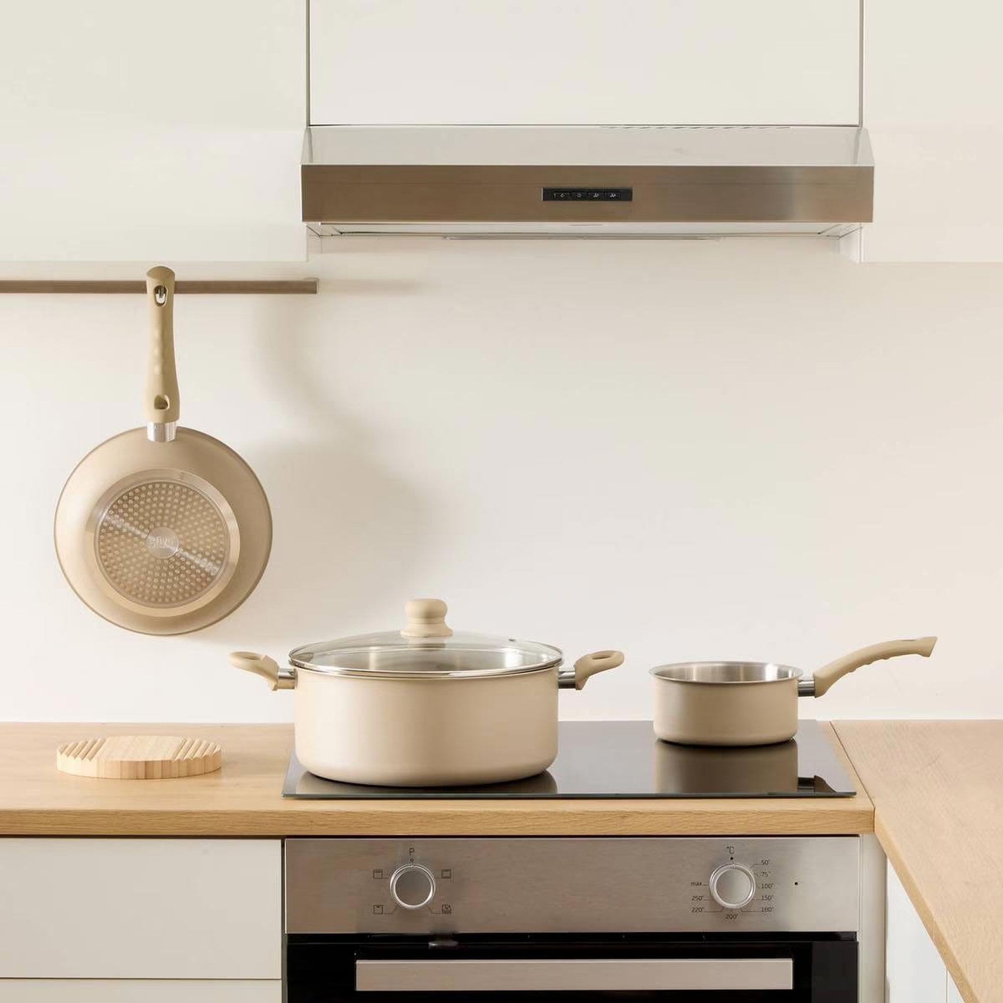 Voir la diapositive 3 : FIVE Faitout en inox  solstice  28cm beige