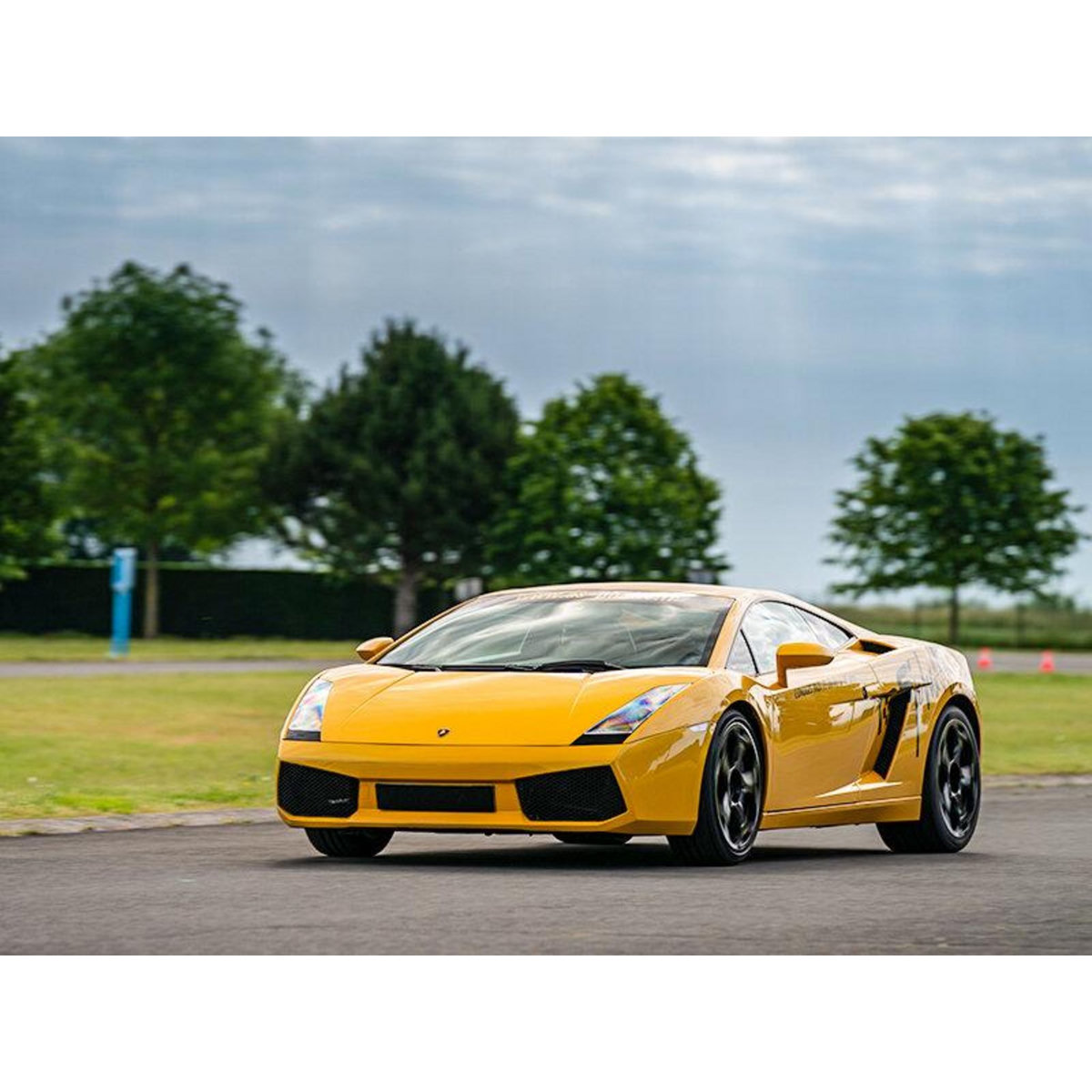 Smartbox Pilotage pour enfant : 2 tours sur circuit en Lamborghini Gallardo - Coffret Cadeau Sport & Aventure