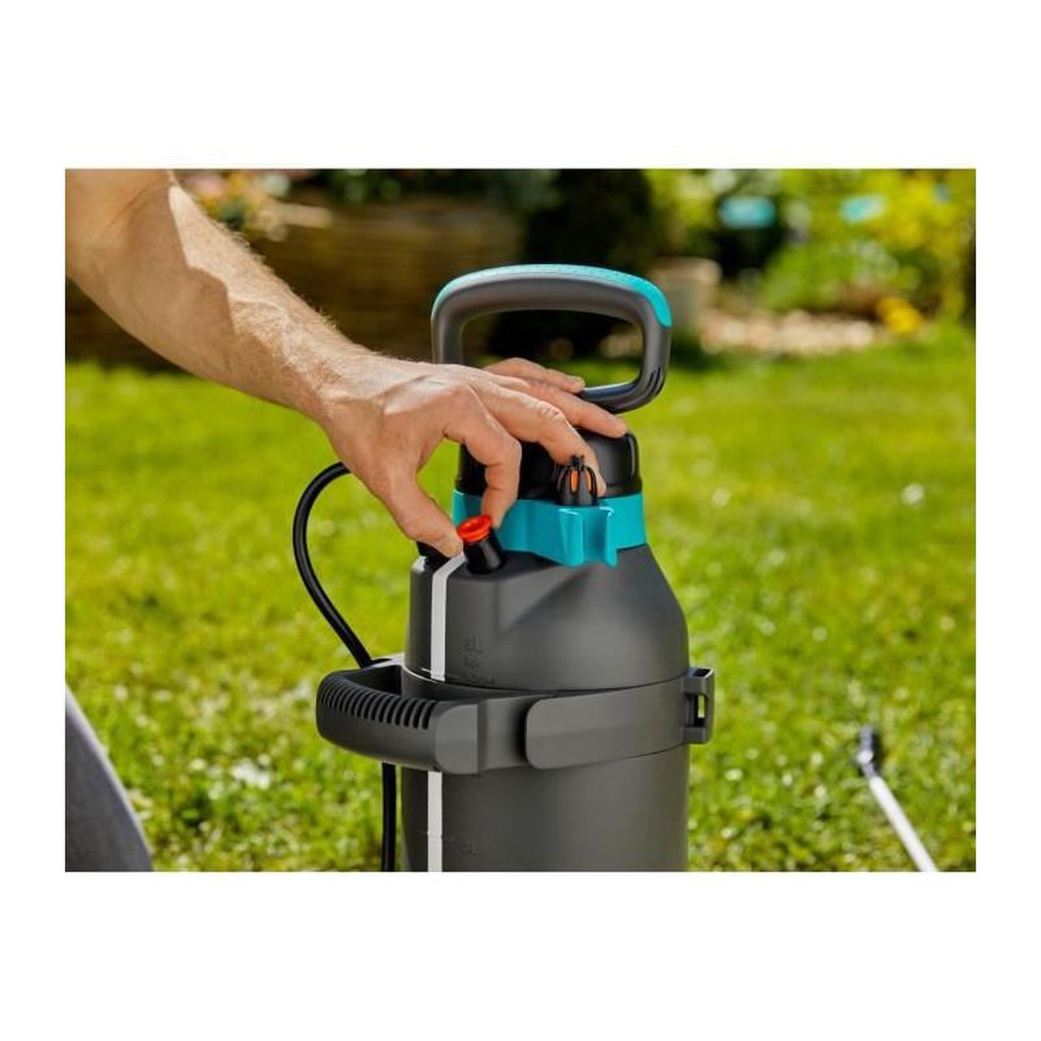 Voir la diapositive 2 : Gardena GARDENA Pulverisateur a pression sur batterie EasyPump 5L