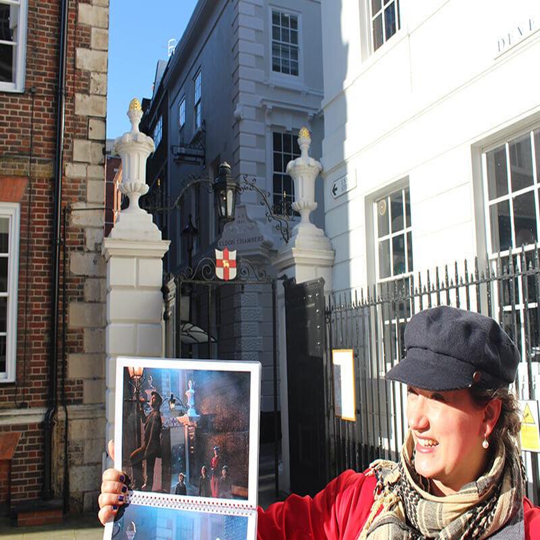 Voir la diapositive 3 : Smartbox Visite de 2h au cœur du monde magique de Mary Poppins® à Londres pour 2 personnes - Coffret Cadeau Multi-thèmes